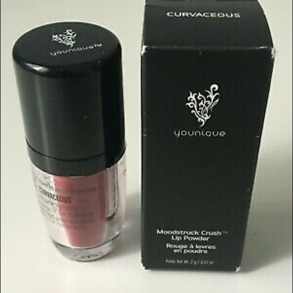 YOUNIQUE | Crush Lip Powder - Picture 2 of 5